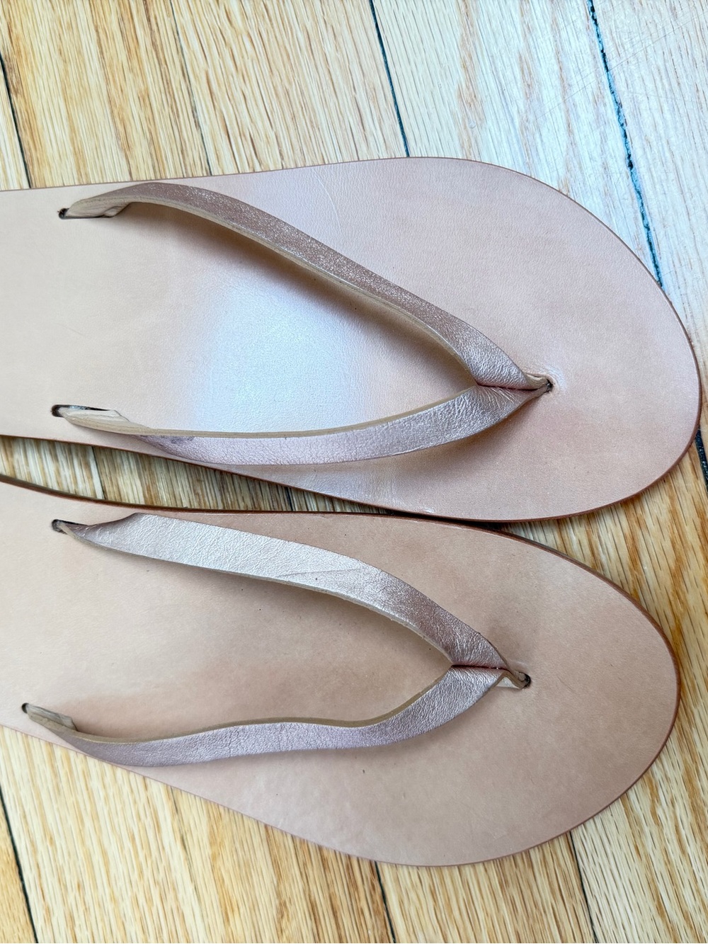 beek NWOT Seabird Flip Flop Honey/Platinum Leather Sandals Women’s Size 9 - Picture 3 of 9